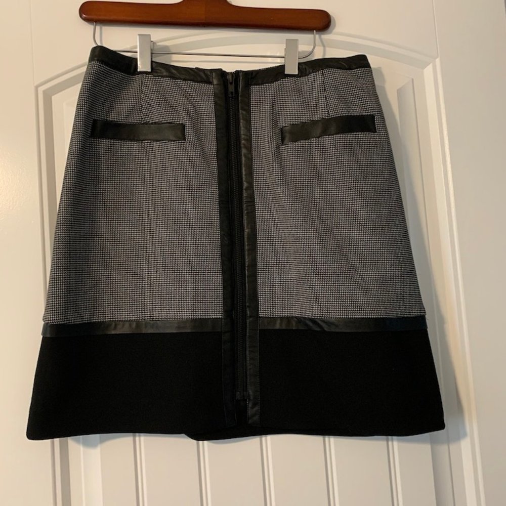 Halogen A lined skirt with faux leather details